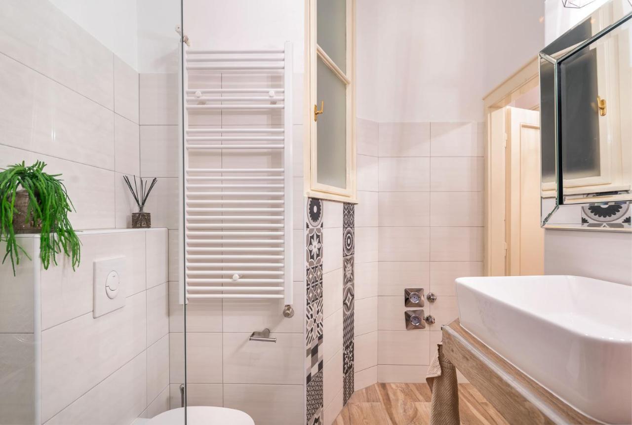 Economy Downtown Design Apartments - Free Parking - Balcony - Super Puplic Transport - Ac Βουδαπέστη Εξωτερικό φωτογραφία